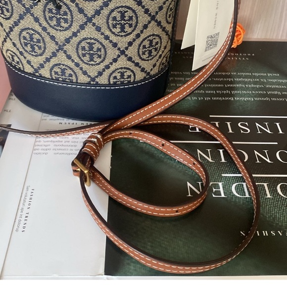 🌟Tory Burch MINI T MONOGRAM BUCKET BAG - Picture 3 of 11